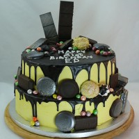 Drip Cake Chocolate and Biscuit Cake